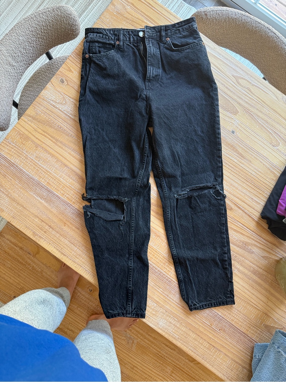 ZARA Black Distressed Knee Cut Mom Jeans